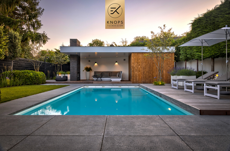 wellness tuin tuinarchitect Erik Knops jee o starline bad buitenhaard rob van trier knops tuindesign poolhouse luxe exclusief high end turnkey style 