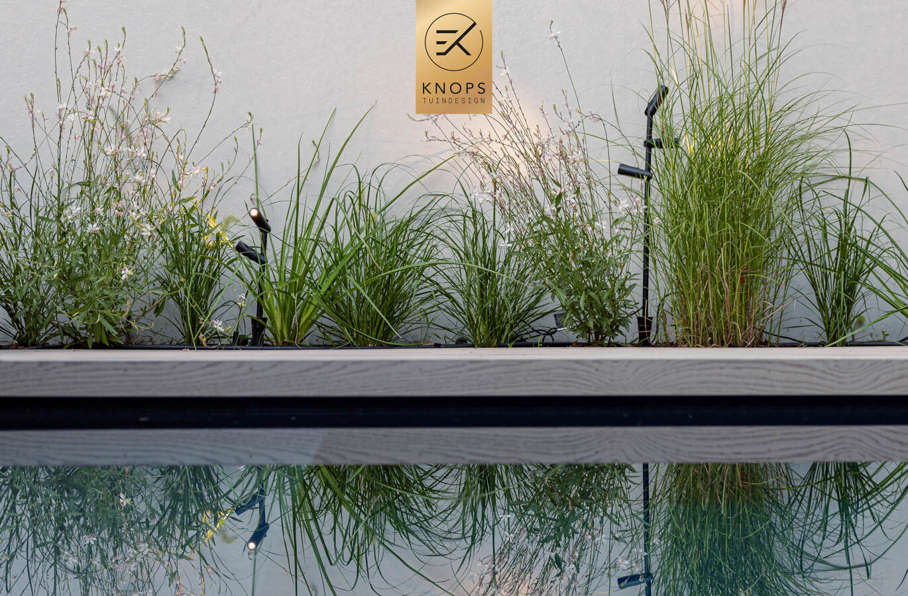odern tuinontwerp stadstuin met hoogtes luxe tuin met zwembad sfeervolle tuin luxury garden design exclusive garden villa garden