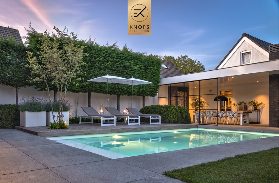 wellness tuin tuinarchitect Erik Knops jee o starline bad buitenhaard rob van trier knops tuindesign poolhouse luxe exclusief high end turnkey style 