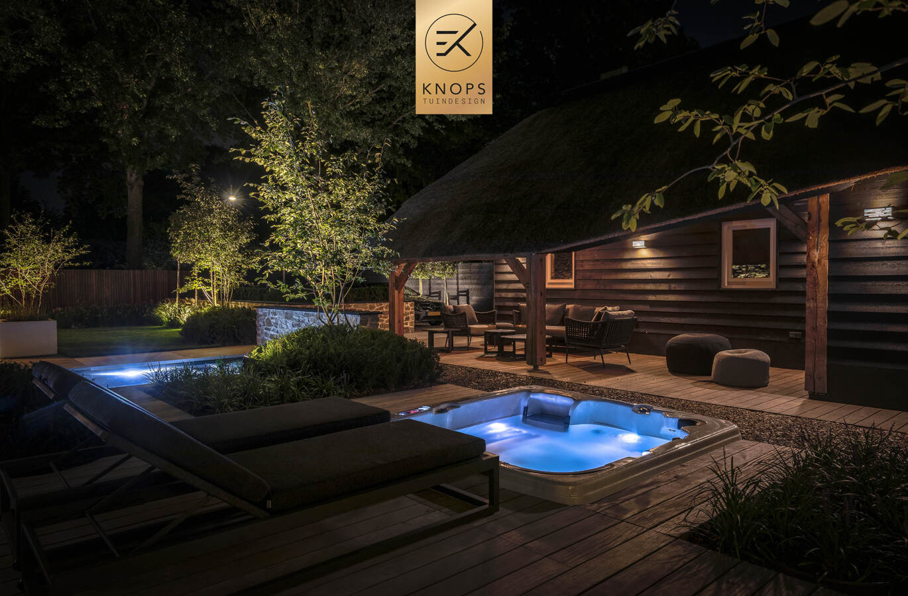 garden design villagarden swimmingpool wellnessgarden wellnesstuin met luxe door tuinarchitect Erik Knops Knops Tuindesign spiegelvijver keramische architectuur tuinen 