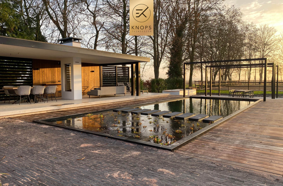 Hippo garden High end tuinontwerp tuinarchitect moderne wellnesstuin met luxe buitenverblijf en luxe poolhouse met zwemvijver 