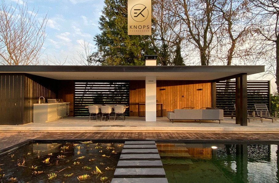 Hippo garden High end tuinontwerp tuinarchitect moderne wellnesstuin met luxe buitenverblijf en luxe poolhouse met zwemvijver 