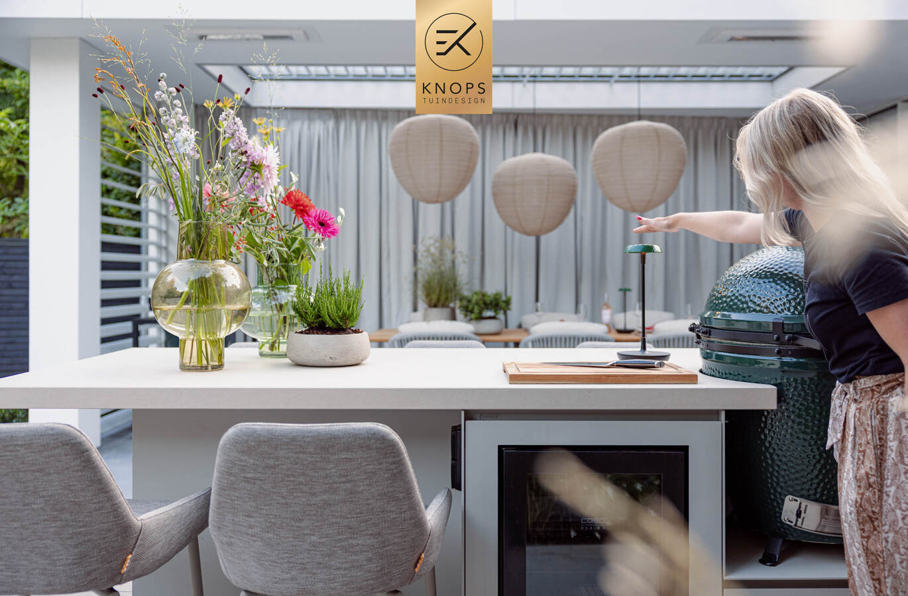 odern tuinontwerp stadstuin met hoogtes luxe tuin met zwembad sfeervolle tuin luxury garden design exclusive garden villa garden