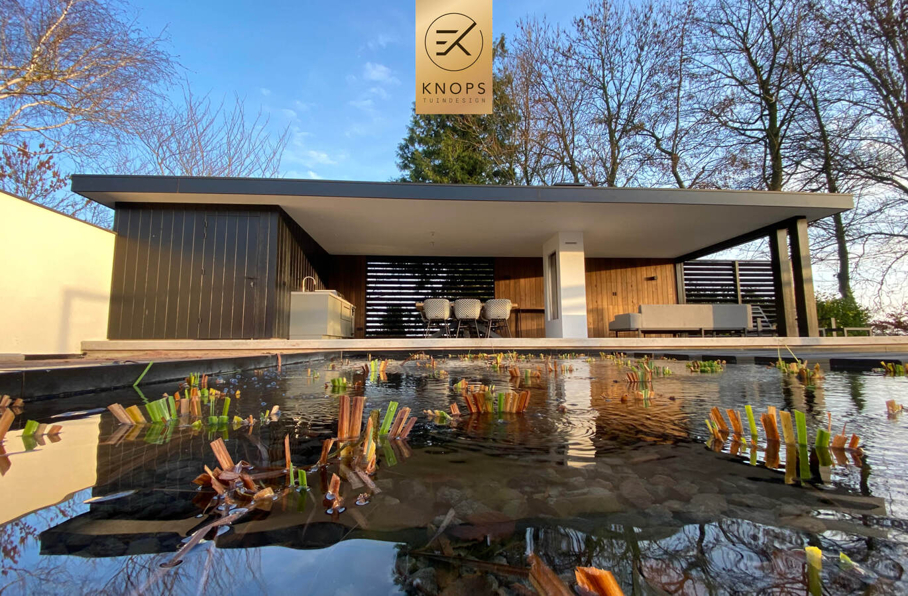 Hippo garden High end tuinontwerp tuinarchitect moderne wellnesstuin met luxe buitenverblijf en luxe poolhouse met zwemvijver 