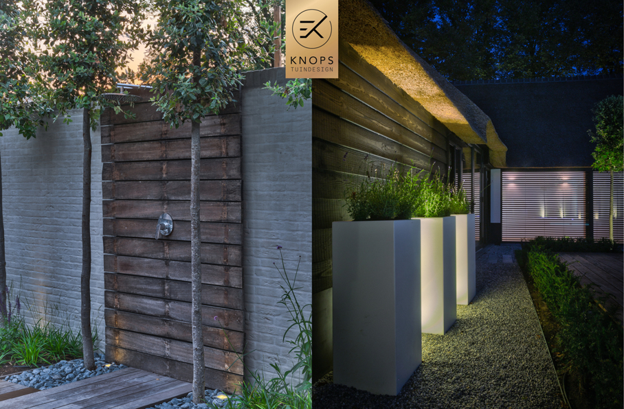 villatuin ontworpen door tuinarchitect erik knops tuindesign compleet met zwembad douche zitkuil rieten kap steeneiken exclusieve verlichting buitenhaard wellnesstuin 