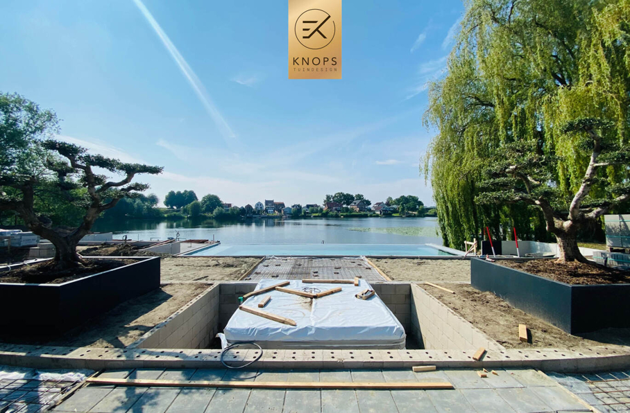 Overloopzwembad infinity pool bonsai zwembad kade water boodje luxe villatuin high end millboard jacuzzi erik knops tuinarchitect tuinontwerp high end hoogtes 