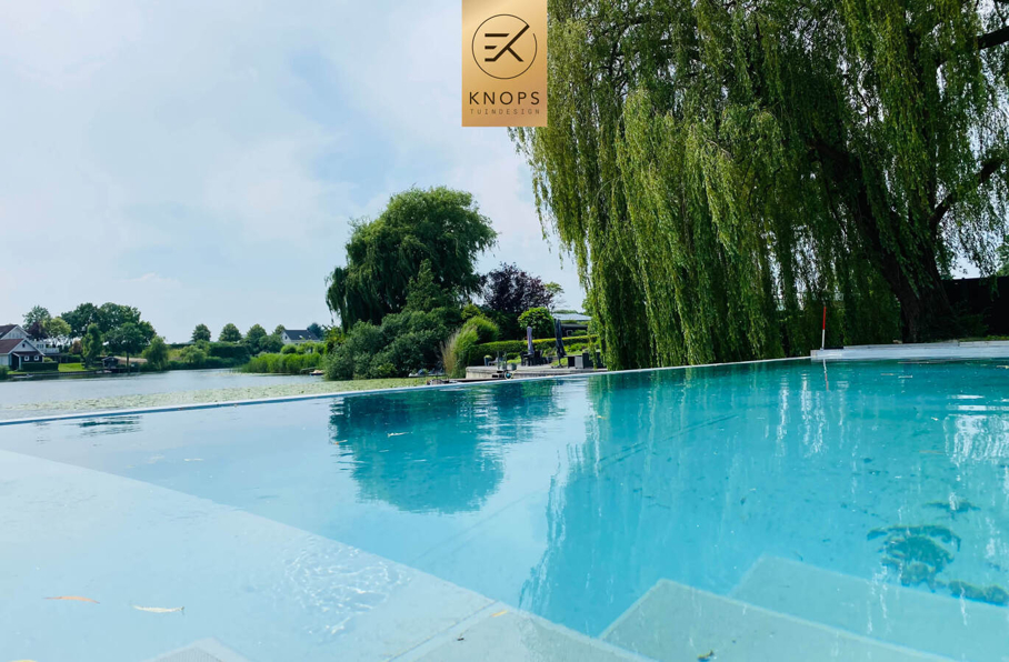 Overloopzwembad infinity pool bonsai zwembad kade water boodje luxe villatuin high end millboard jacuzzi erik knops tuinarchitect tuinontwerp high end hoogtes 