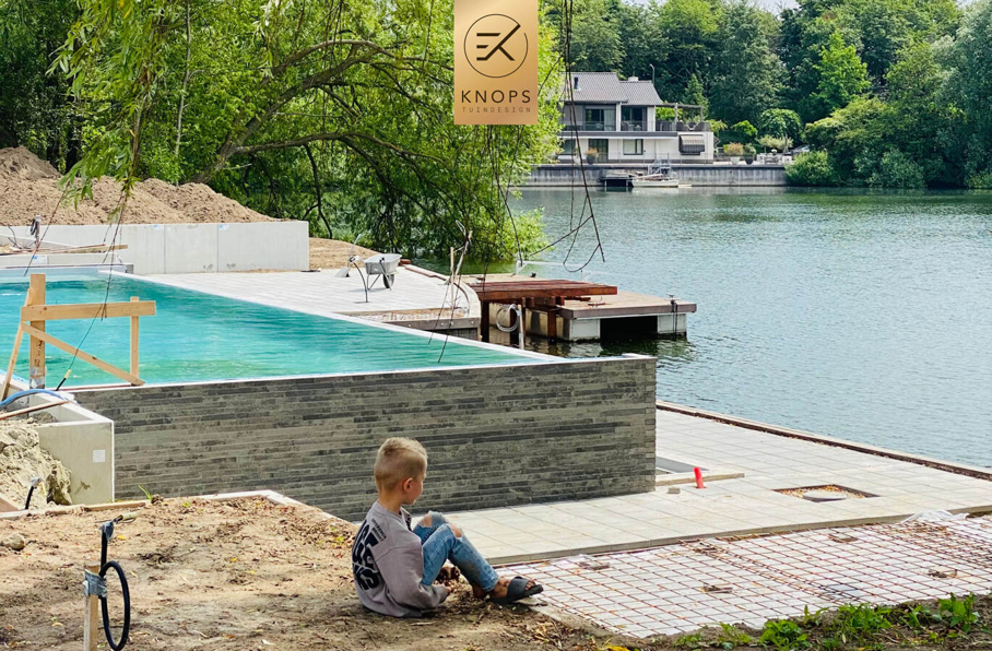 Overloopzwembad infinity pool bonsai zwembad kade water boodje luxe villatuin high end millboard jacuzzi erik knops tuinarchitect tuinontwerp high end hoogtes 