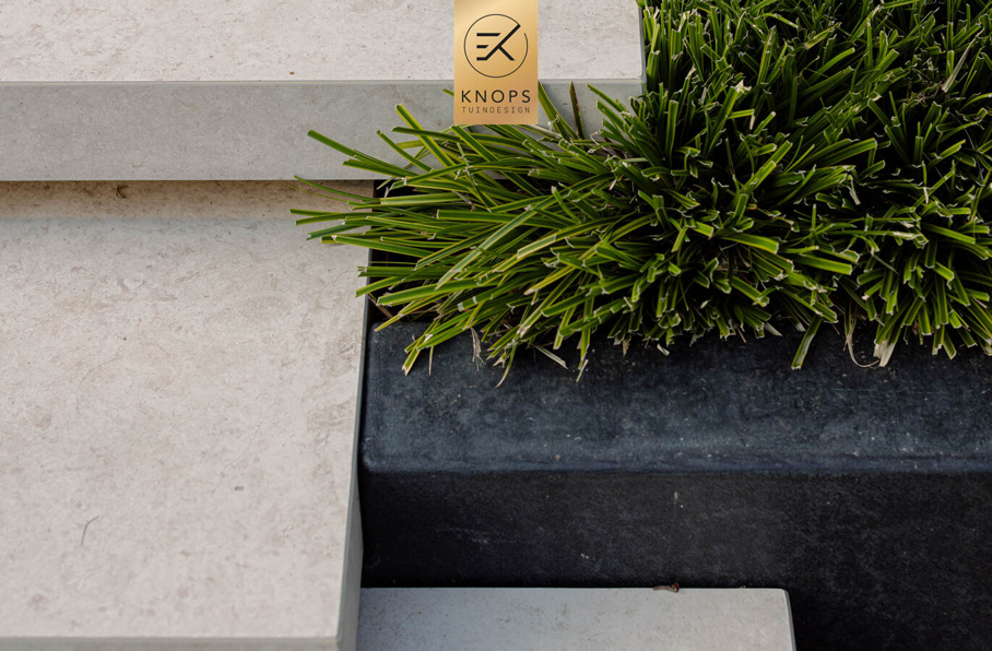 modern tuinontwerp stadstuin aan het water luxe tuin met zwembad mediterrane tuin luxury garden design exclusive garden villa garden