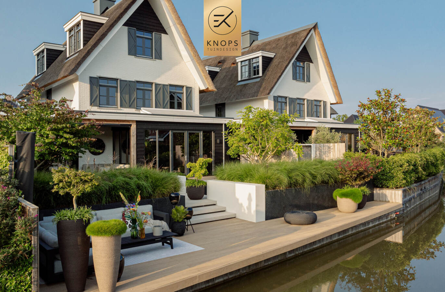 modern tuinontwerp stadstuin aan het water luxe tuin met zwembad mediterrane tuin luxury garden design exclusive garden villa garden